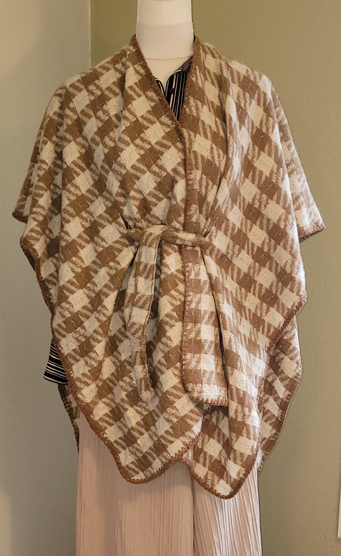 Lucky Belle Caramel & Cream Houndstooth Wrap
