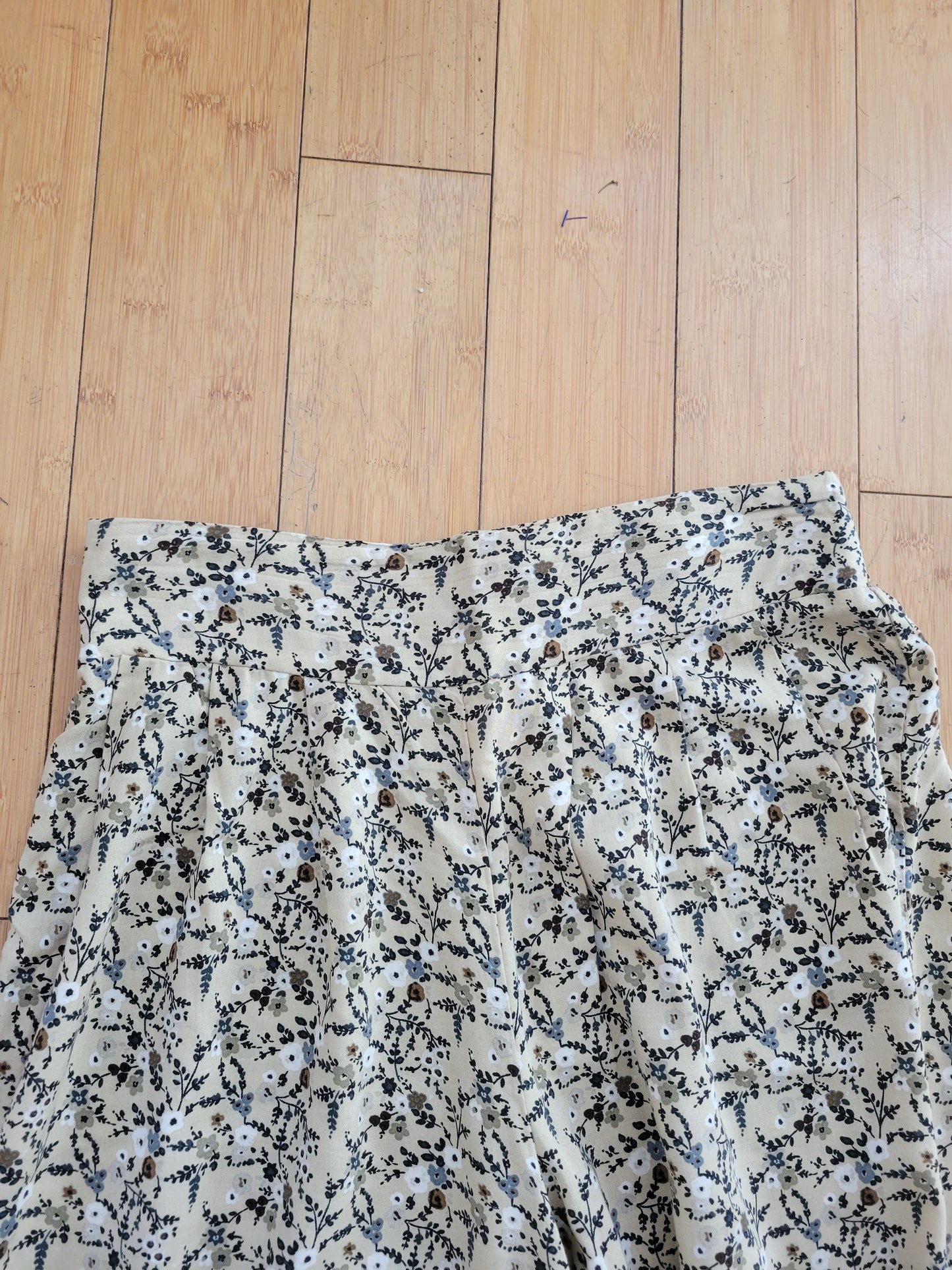 Soft Meadow Bloom Wide-Leg Pants