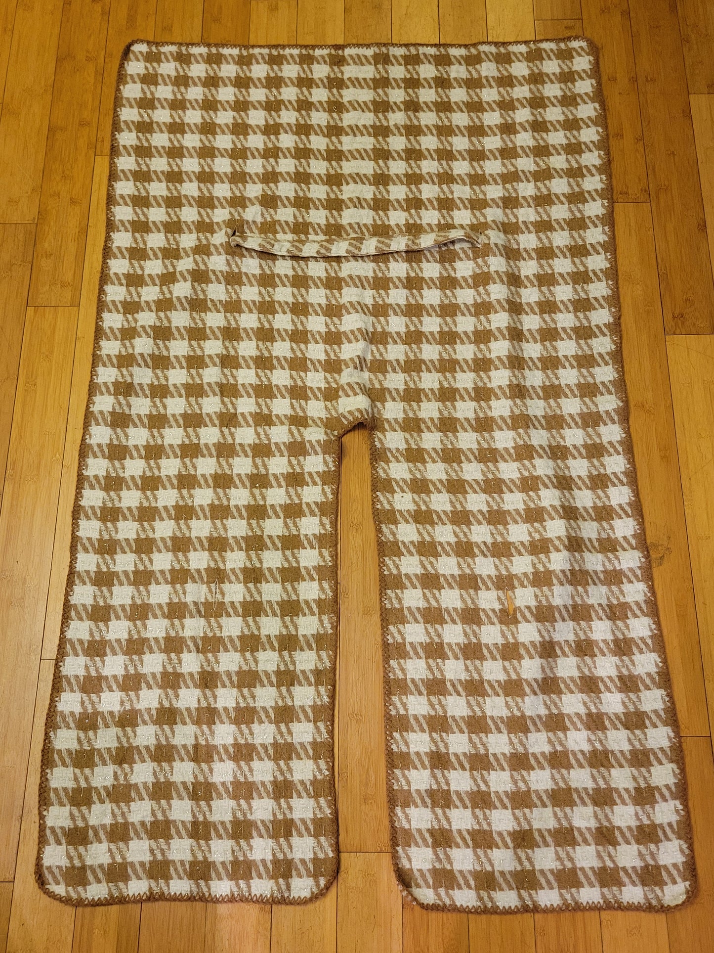Lucky Belle Caramel & Cream Houndstooth Wrap